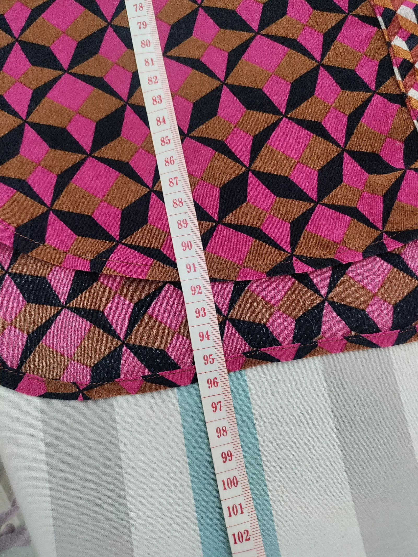 Vestido camiseo Zara Woman estampado geométrico multicolor (Talla S) – photo 11